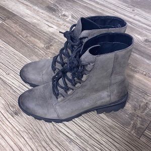 Women’s Sorel boots size 8 green-gray